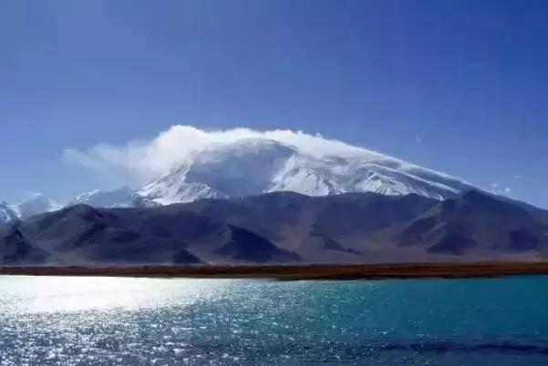 说是成吉思汗可能葬在如今中亚地区吉尔吉斯斯坦的伊塞克湖中