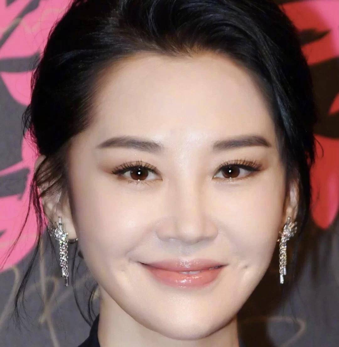 什么52岁的许晴美上热搜！靠的是什么？