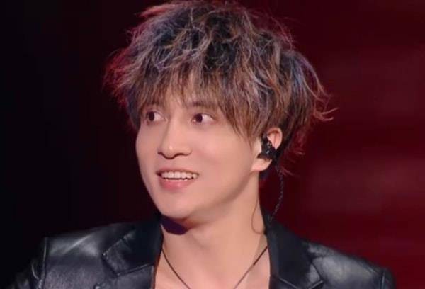 进行|《我们的歌》又度登上热搜，薛之谦再成节目焦点