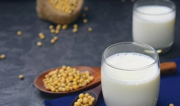 人体|早餐喝牛奶好,还是喝豆浆好?建议牢记4个禁忌,这样才不会白喝