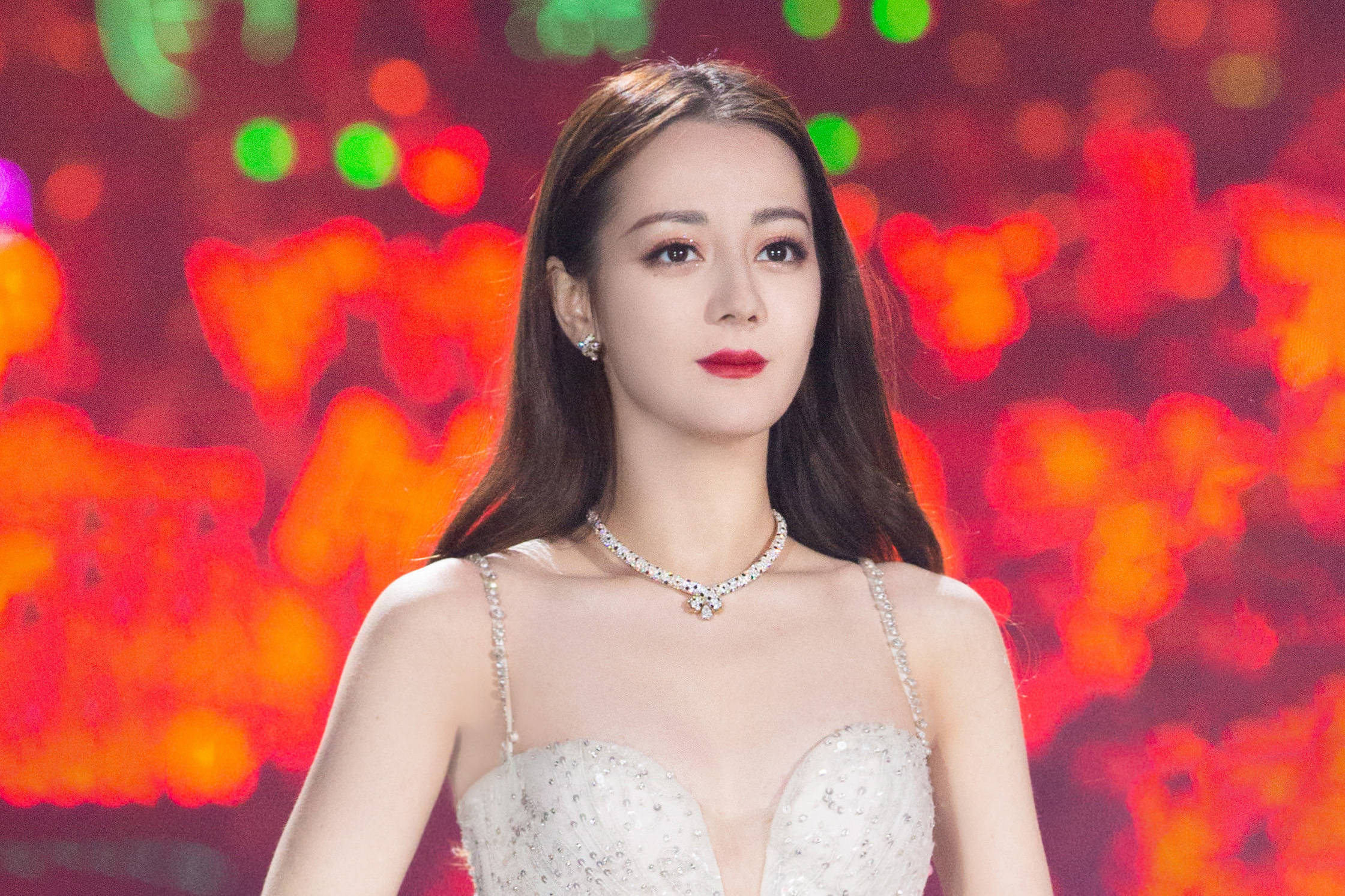 迪丽热巴颜值干货分析 硬核美人萌妹路线 不靠取巧和烘托 审美