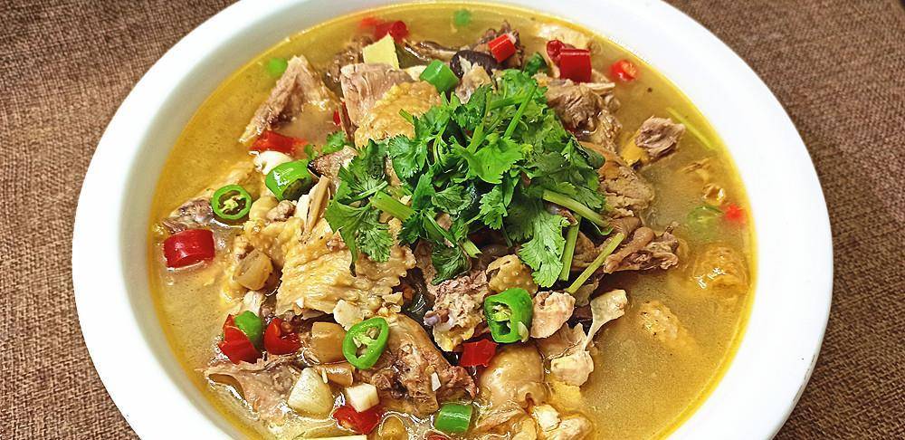 教你白汤水煮鸡肉味道鲜香爽辣是一道特别开胃下饭的菜