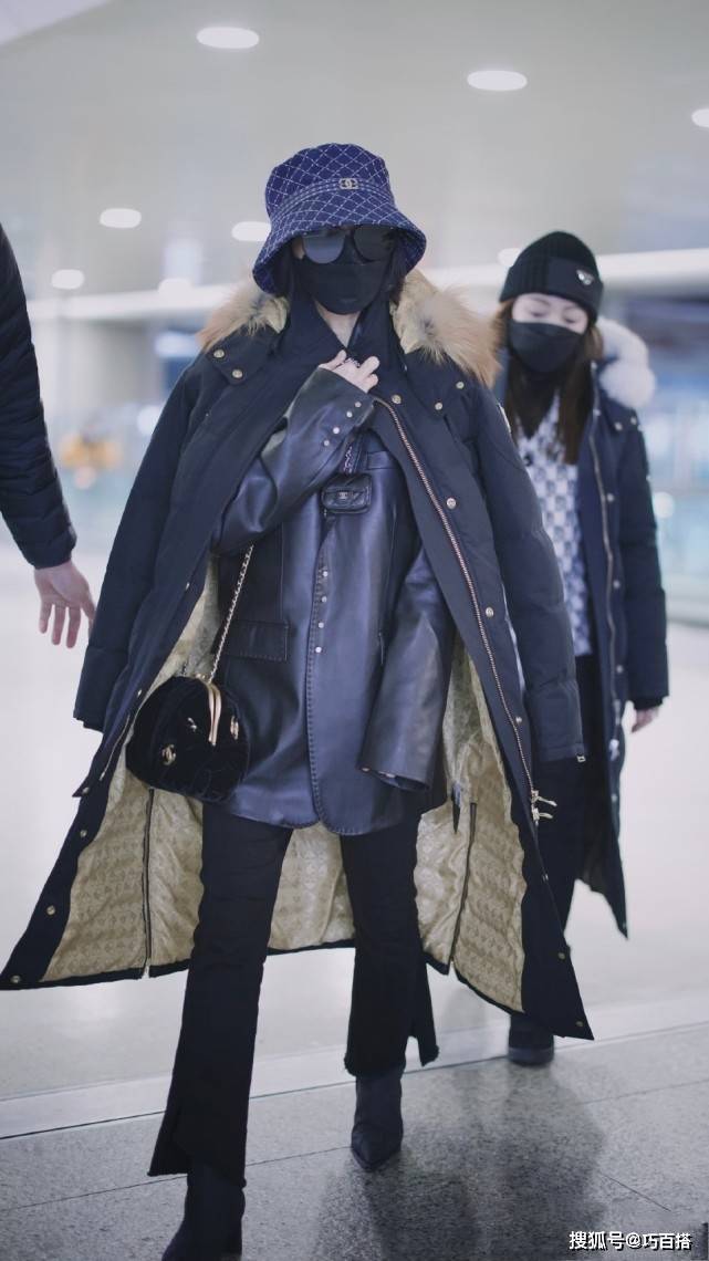 身材 张韶涵太会穿衣了！机场造型堪比超模走秀，又甜又辣超有魅力