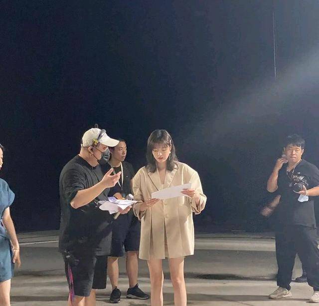 黄明昊|23岁华谊千金王文也将出道！官宣当导演，众多老戏骨捧场支持