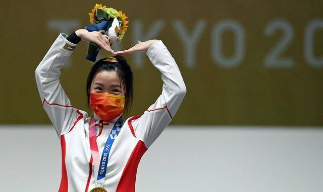 盛典|杨倩再获大奖，董卿亲自颁奖！最新真人秀节目已播出，爸妈也到场