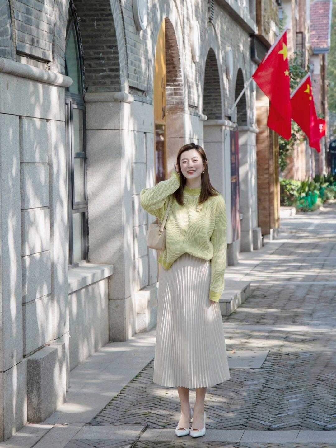 米色 秋冬如何穿搭优雅又温柔？可以试试这5款裙子，能让你提升气质感