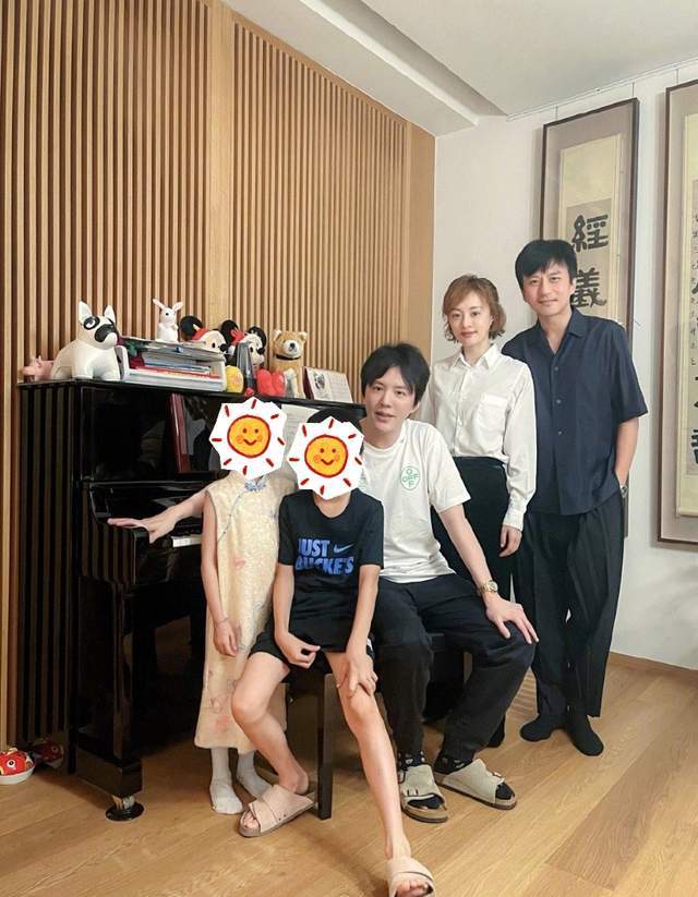 救助孙俪带儿女路边摆摊义卖，救助流浪动物获点赞，但商品定价惹争议