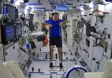 失重|温知识：为什么大部分宇航员明明40岁，看起来却像20？