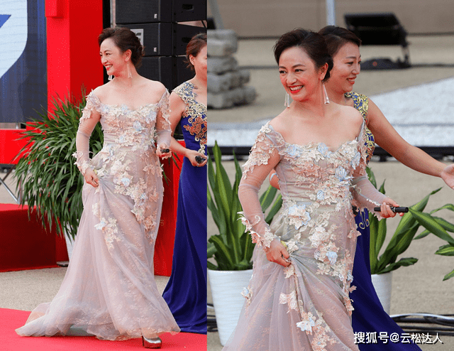 严重 罗海琼穿花仙裙挺仙气，但溜肩严重气质大减，显老