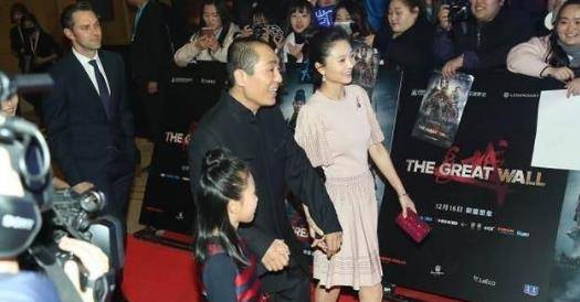 一身 陈婷与张艺谋共出席活动，穿扮成熟优雅显气质，不愧是大导演太太