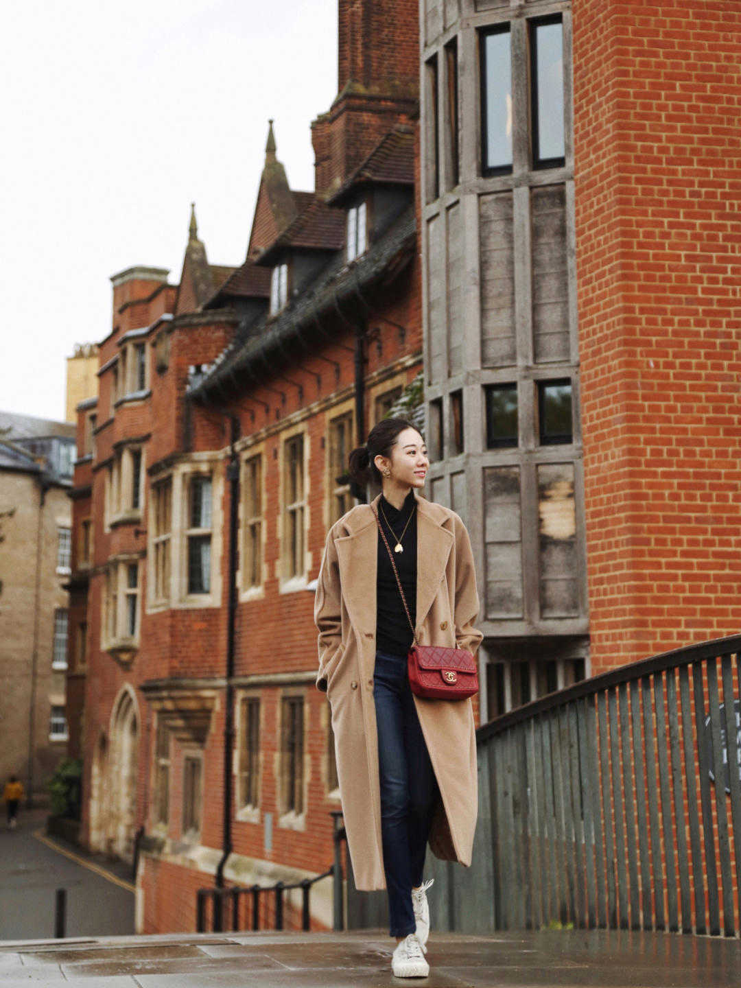 大地 秋冬、比黑白灰更炸街的是什么颜色？当然是大地色大衣，又飒又美