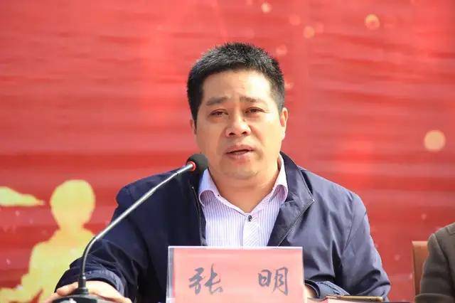 最后,副校长张明就"表率""学习"和"沟通"等关键词对家长作了进一步的