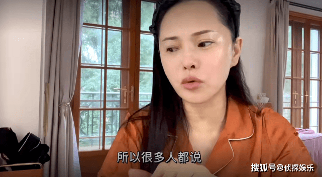 全素颜53岁伊能静分享护肤心得,自信展示全素颜,双颊略显松弛状态依旧