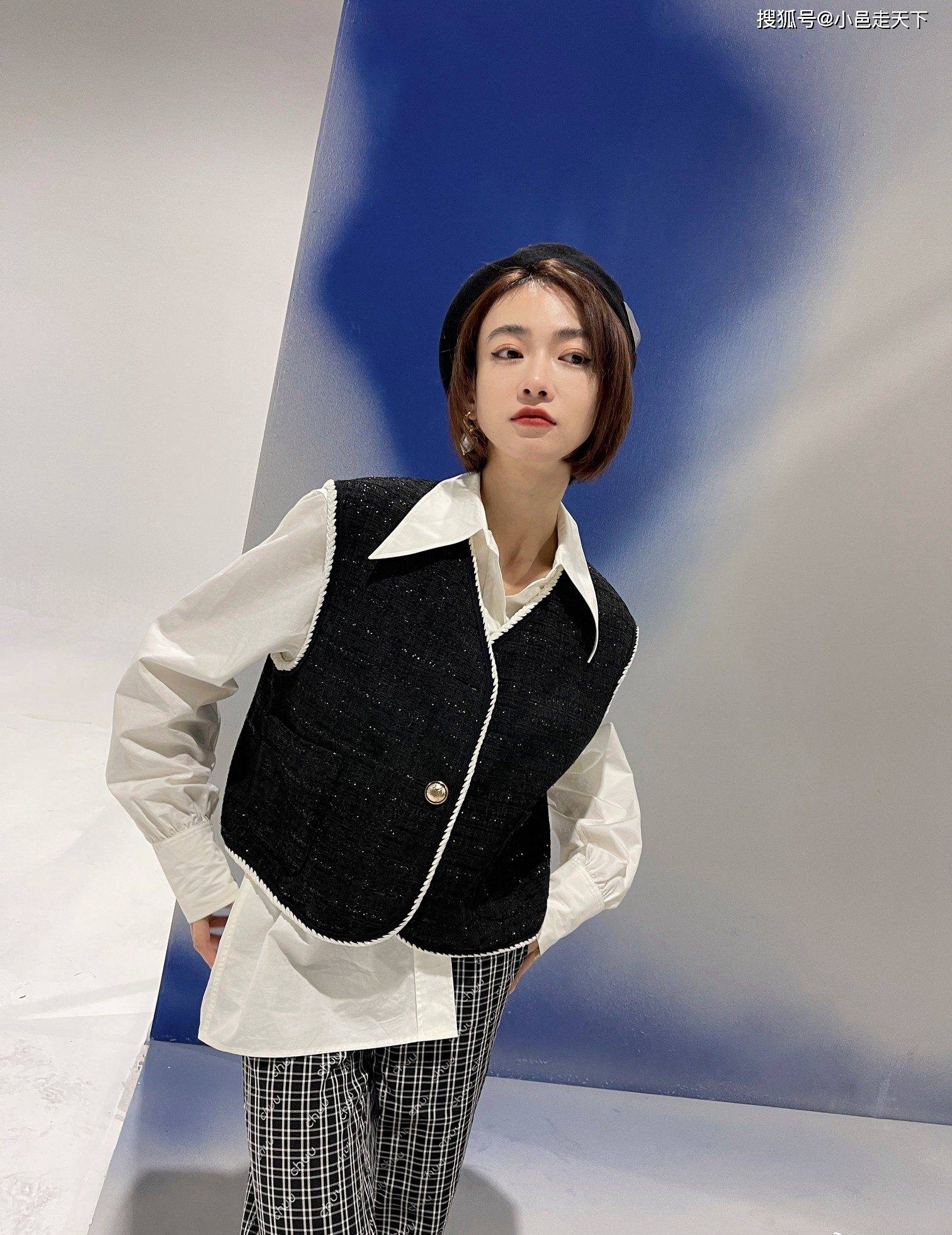 长裙 吴谨言条纹长裙性感写真