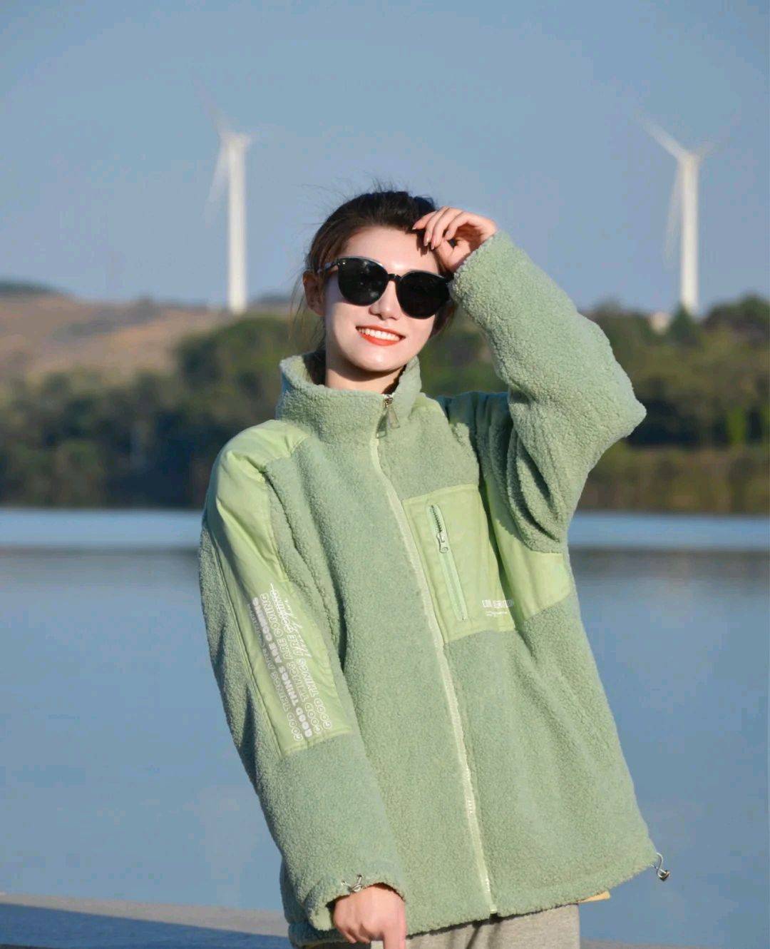 颜色 不要只会穿上一身黑过冬,可以尝试别的颜色,增添活力与温暖