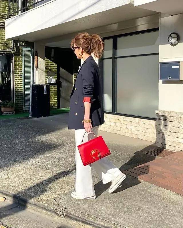 黑色 冬季针织衫怎么穿好看 这个博主的简约搭配法给你灵感