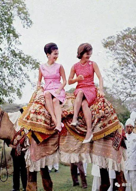 生活史上最强塑料名媛姐妹：姐姐嫁总统、妹妹当王妃，还一起抢首富撕了一辈子…