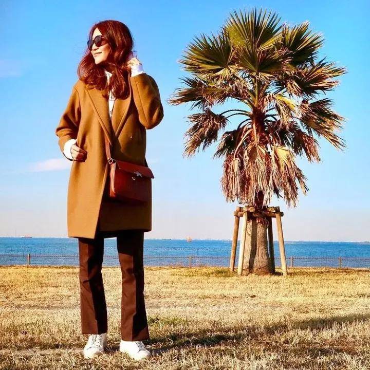 黑色 冬季针织衫怎么穿好看 这个博主的简约搭配法给你灵感