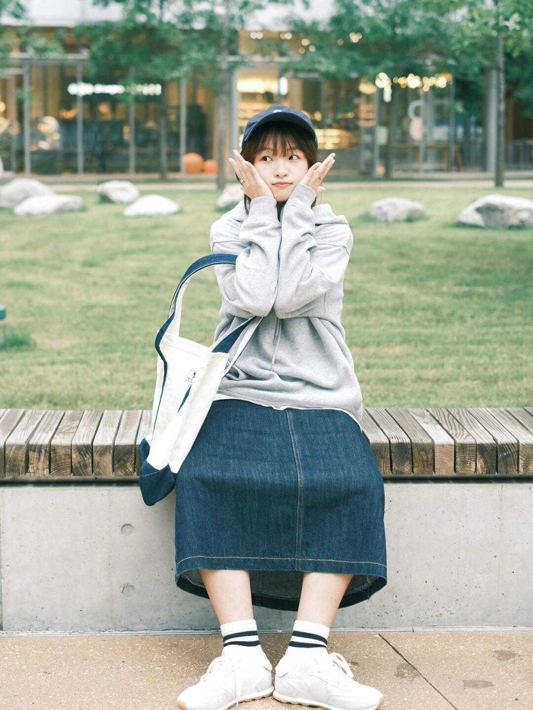 小个子 小个子女生秋冬怎么穿？试试这些卫衣搭配方式，减龄俏皮又保暖