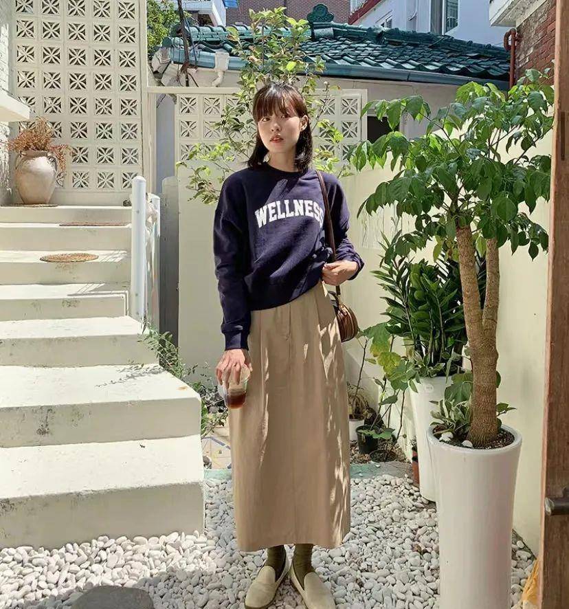 米色 卫衣搭配推荐!配半裙真的太好看!