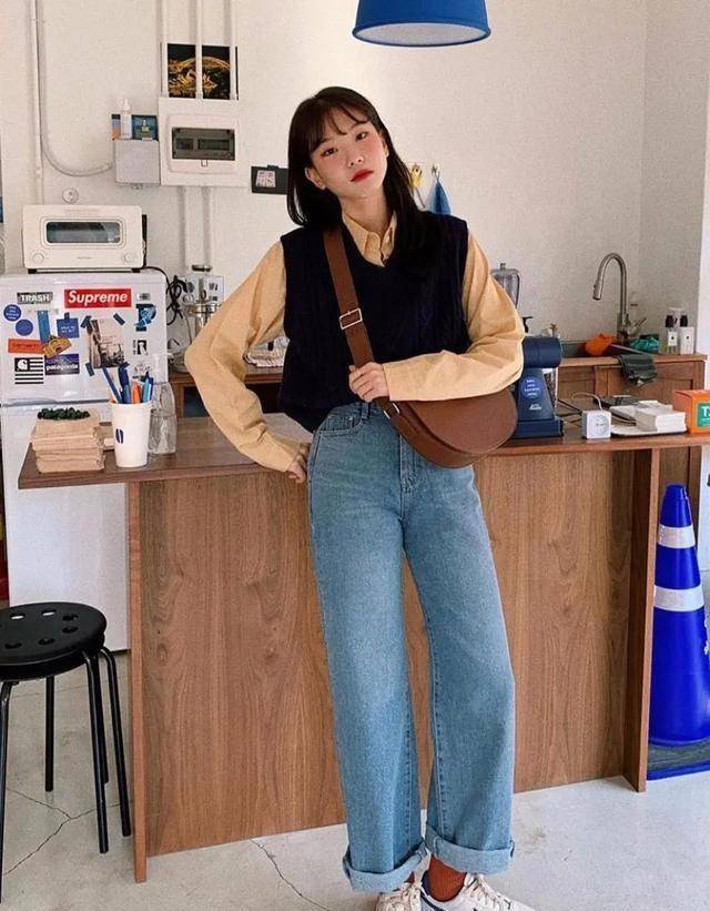 进行 秋天的正确打开方式是马甲，多种搭配方法啊，时髦又温柔！