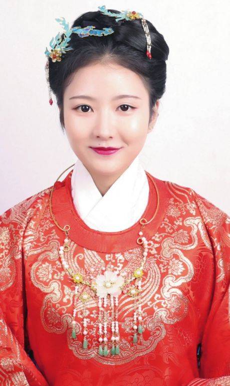 假发明代造型：贵夫人堆砌盘发造型