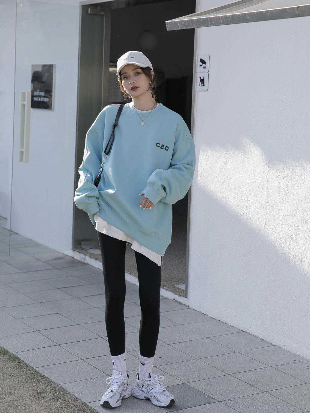 小个子 小个子女生秋冬怎么穿？试试这些卫衣搭配方式，减龄俏皮又保暖