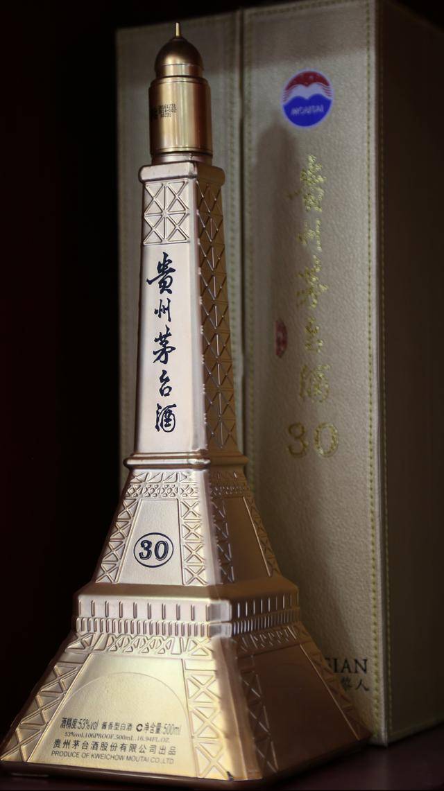 造型最奇特定制酒巴黎人酒店茅台纪念酒
