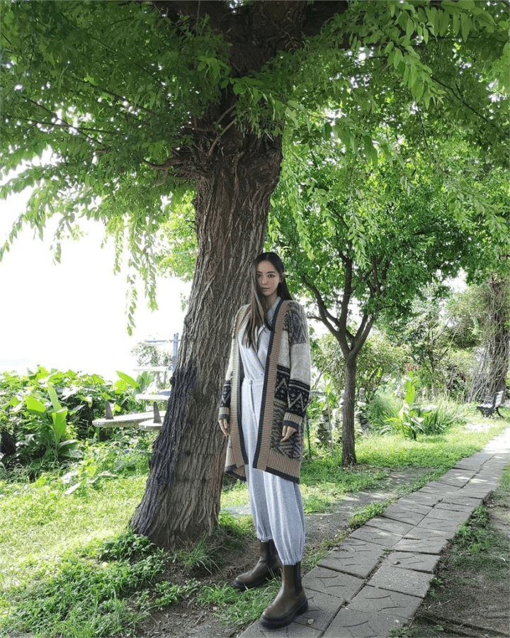 参数 欧阳娜娜晒“针织穿搭”!参数176cm“长腿女星”网友:的确吃亏