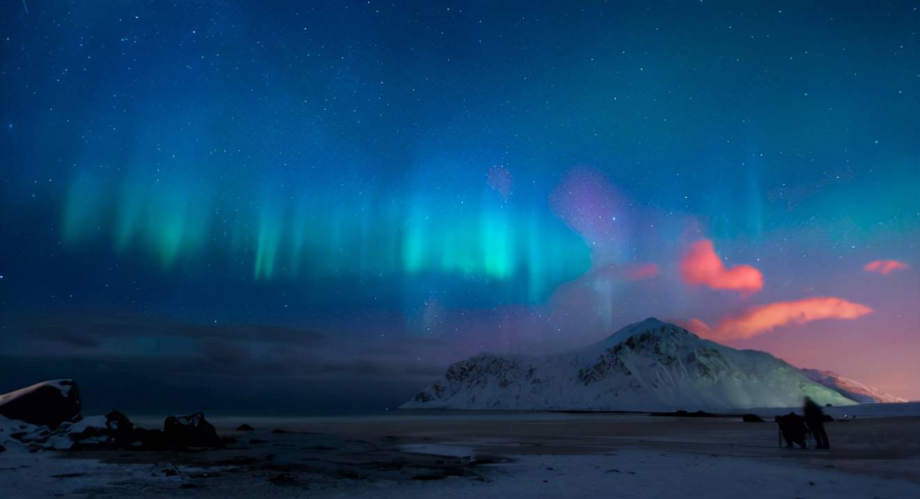 加拿大受太阳活动影响惊现长时间极光秀