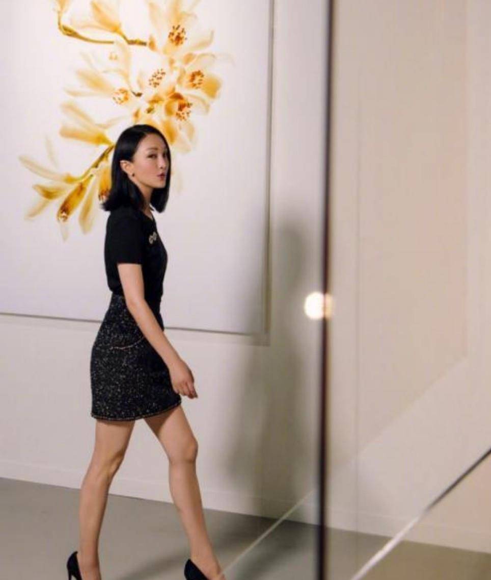 发型 周迅的气质太绝美了，穿黑色亮片裙出镜，飒爽中又带几分甜美