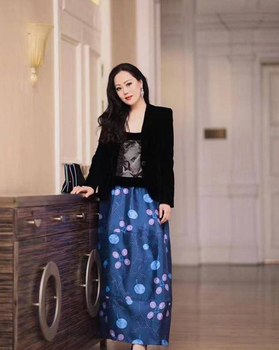 章小蕙 58岁的章小蕙身穿高定裙，一眼就看出淑女风范贵妇级人物