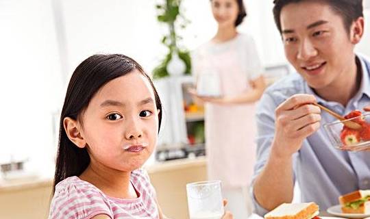 血液|身体有“四种反应”，是肝脏出了问题，抓紧三个黄金时间养肝吧！