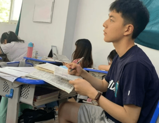 高中生标准身高表出炉 你是小巧玲珑还是人高马大 看了就知道了 Cm