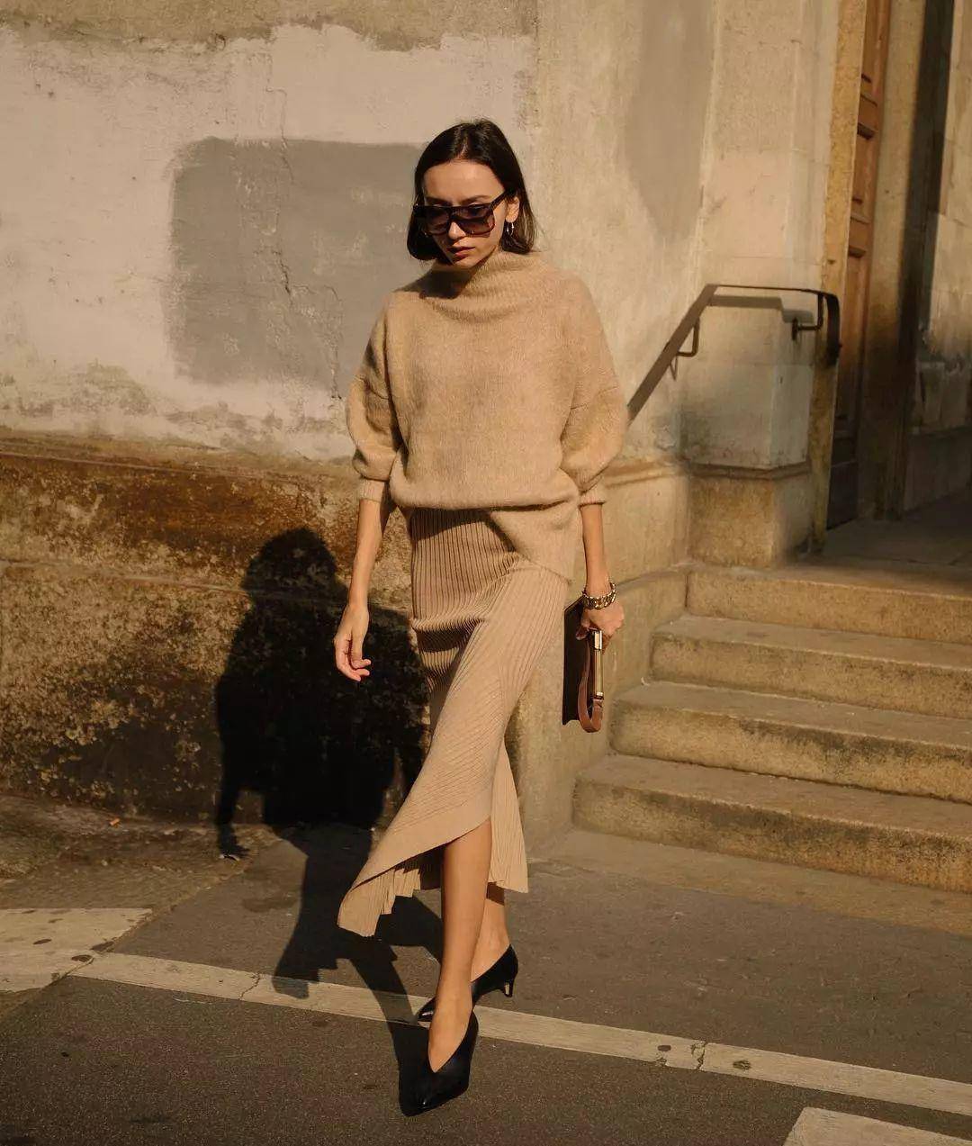 毛衣 针织衫+半裙，就是属于秋天的“温暖+温柔”组合呀！