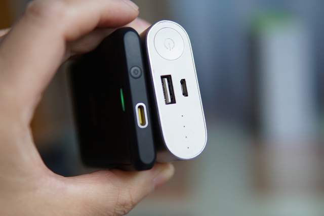 名片大小的Magcube W4000磁吸充电宝，你iphone的第二块电池