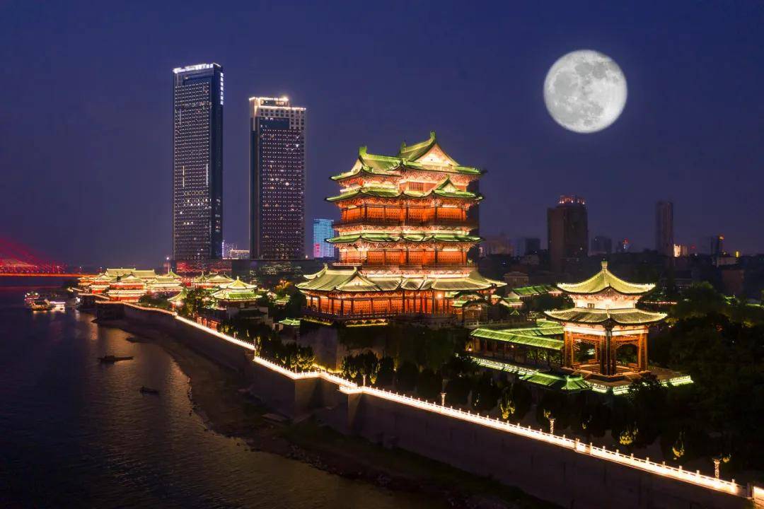 刷屏朋友圈的100个最美月亮美哭了今天想借你3分钟一起欣赏