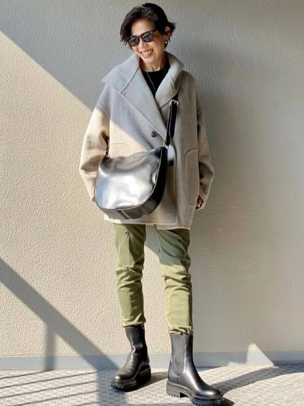 重心 这才是奔六女人该有的冬季打扮，不显老不扮嫩，1米53也能很大气