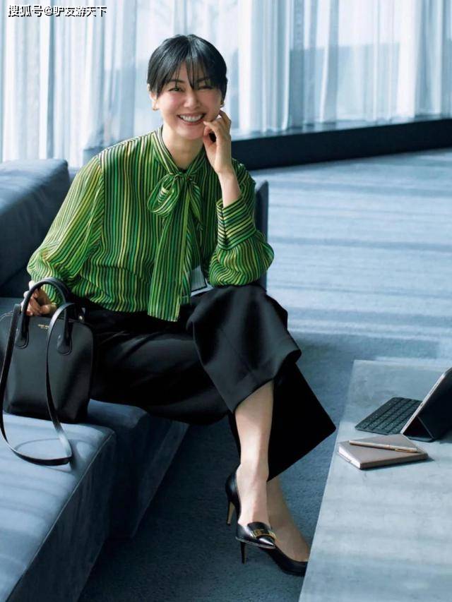 主妇 建议40以上女人,穿卫衣少配打底裤!学日本主妇这样穿,才真优雅