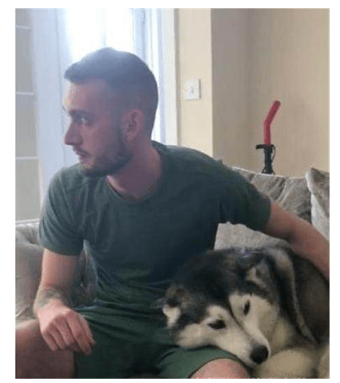 大腿二哈向主人撒娇求抱抱，没曾想主人直接给了大福利