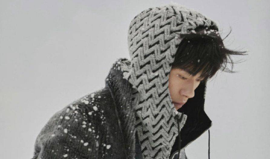 演技|热播电影《长津湖》中,易烊千玺饰演的伍万里,就是一个小屁孩