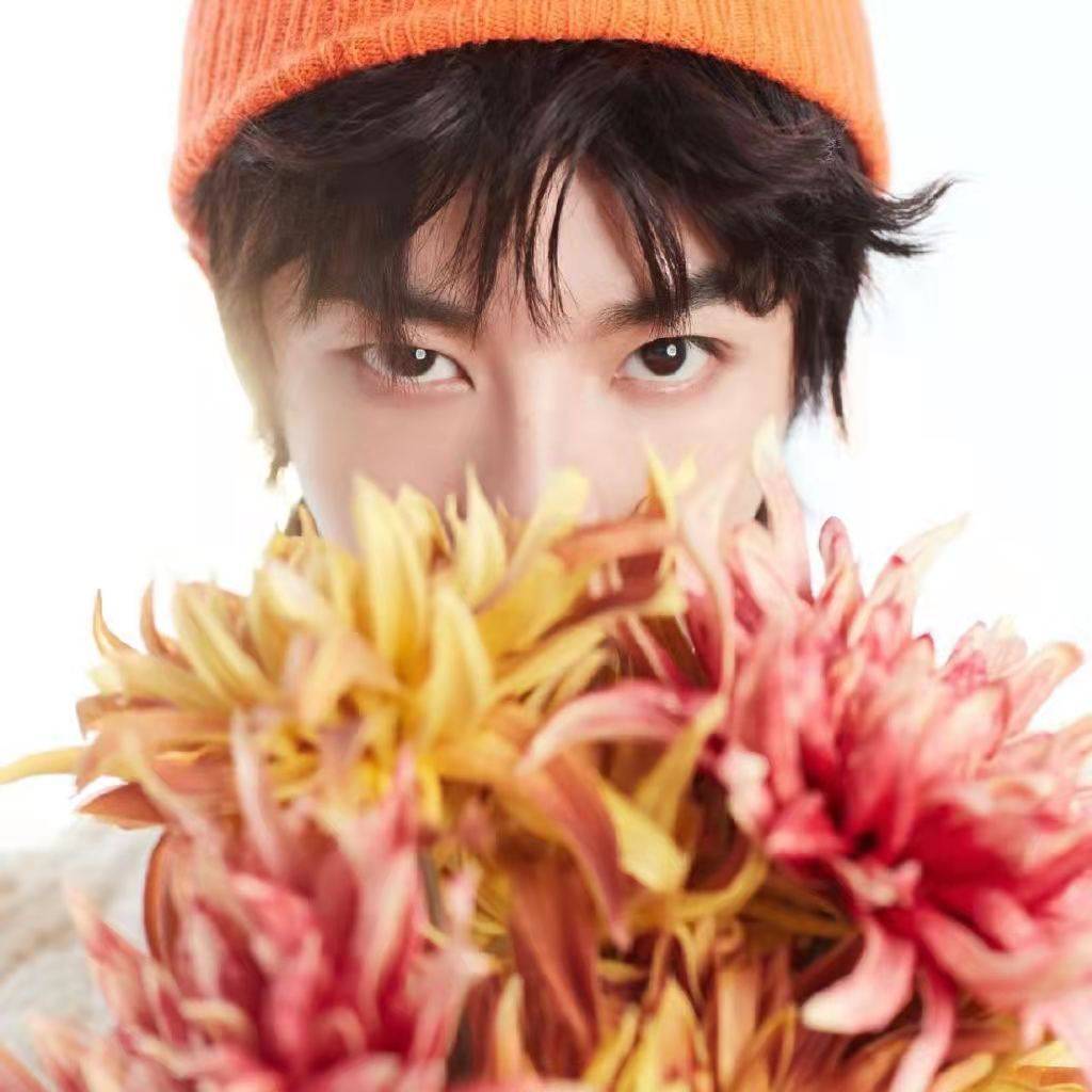 消息资讯|华晨宇手捧鲜花解锁总导演新身份!火星演唱会春暖花开版海报正式发布