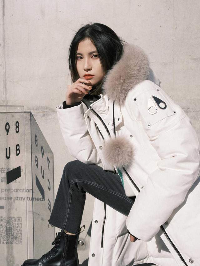 颜色 秋冬季怎么选羽绒服?挑对颜色很重要,今年这几款颜色百搭又高级