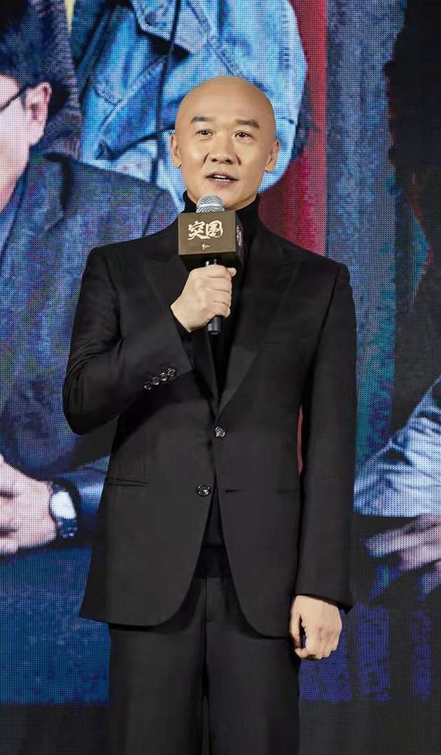 看点|《突围》12位老戏骨飙戏，靳东秦岚组CP看点足，闫妮人设颠覆往常