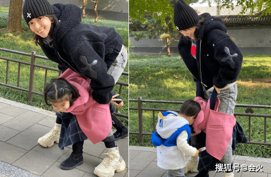 皮肤章子怡一家四口公园游玩！5岁女儿坐栏杆上胆子大，儿子头发浓密皮肤超白