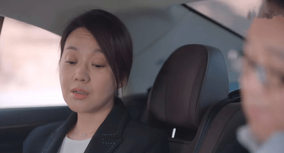 对比|《突围》首播创佳绩，闫妮靳东演技被吐槽太差，没对比就没伤害