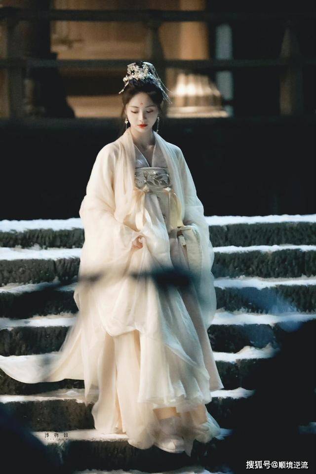 传统 周洁琼的古装路透太惊艳，之前没有觉得她美，现在却被“打脸”了