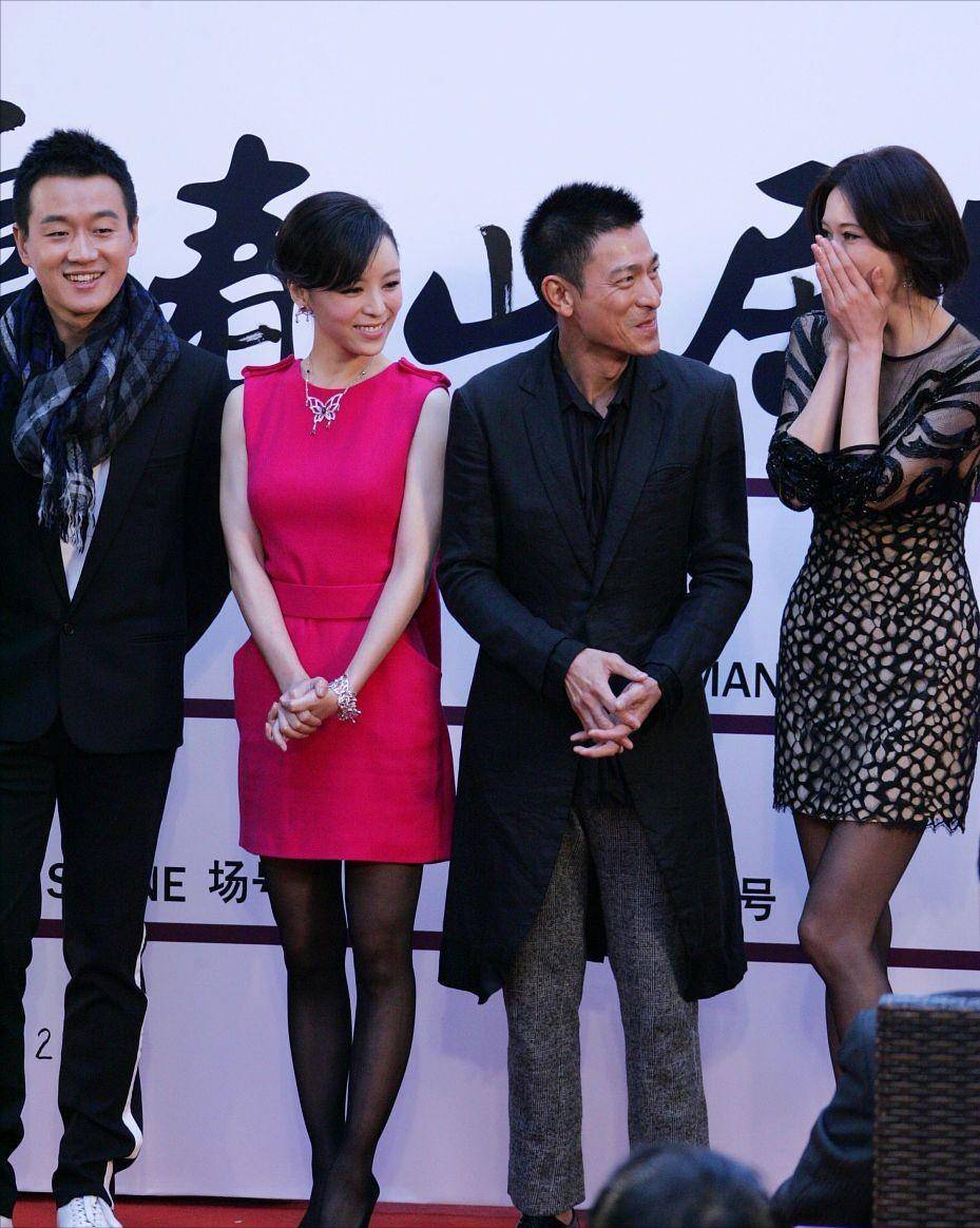 林志玲 林志玲与张静初罕见同框，穿蕾丝纱裙只顾秀身材，气场完全败下来