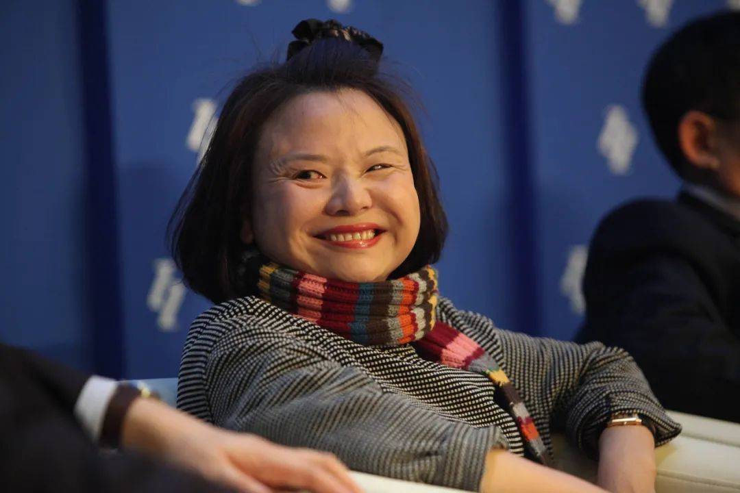 这个女首富还是栽了_何巧女