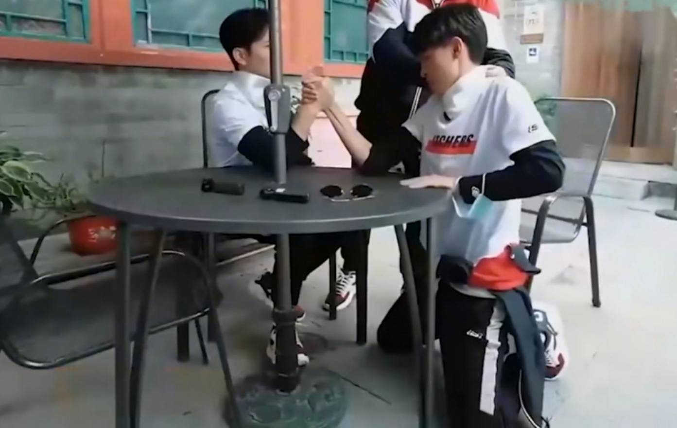 观众|胆小的秦霄贤与李易峰组合,将《最后的赢家》从悬疑变成搞笑综艺